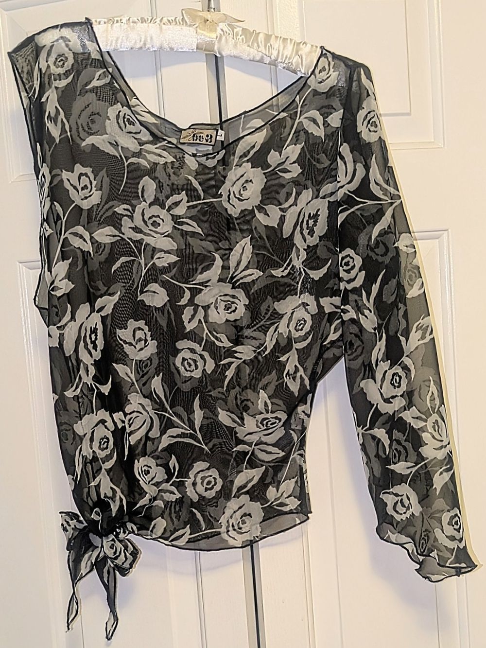 "Be 3"  Women’s L/G Black/White Sheer Floral Tie-Hem Blouse, Sleeve Details